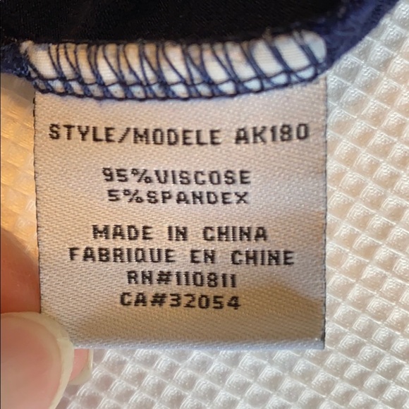 Woman’s navy blue top Baraschi size S sleeveless - Picture 6 of 9